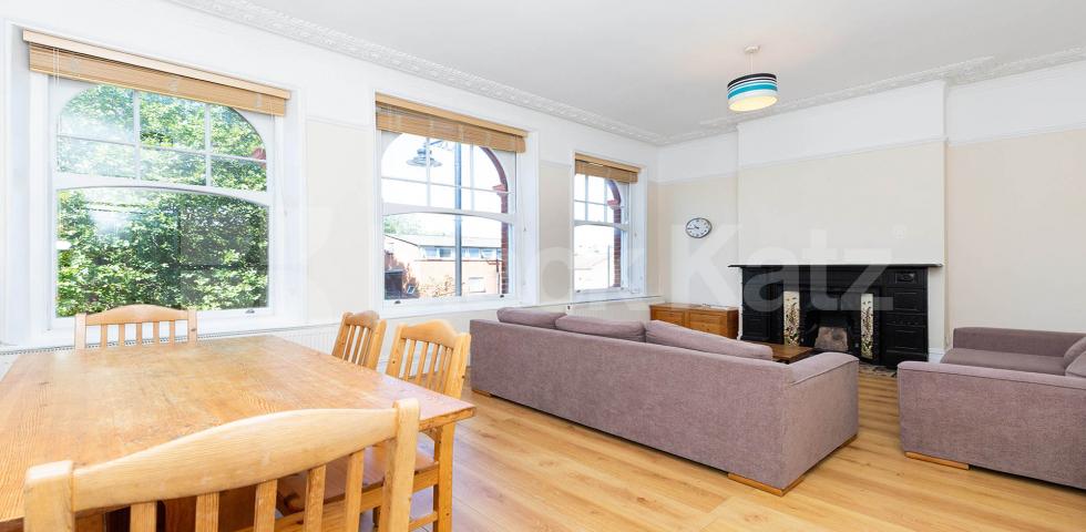 			VIRTUAL TOUR AVAILABLE!, 5 Bedroom, 1 bath, 1 reception Flat			 HIGHBURY PARK, HIGHBURY